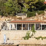 Ive Villa