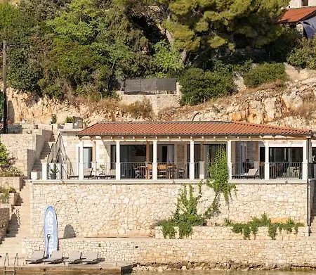 Ive Villa